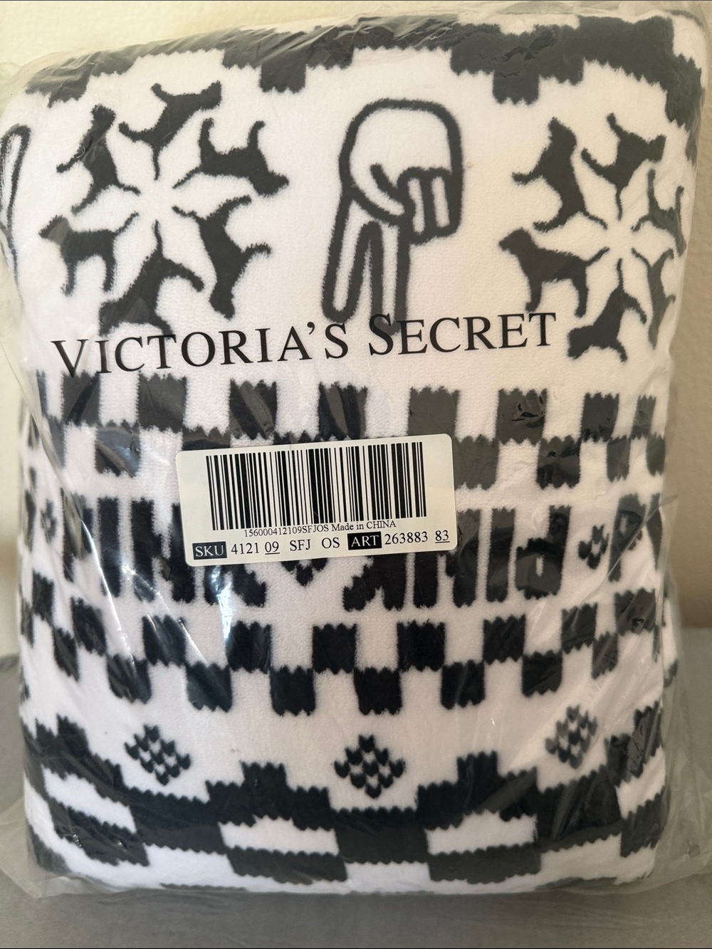 Victoria's Secret White & Black Patterned Plush Throw Blanket